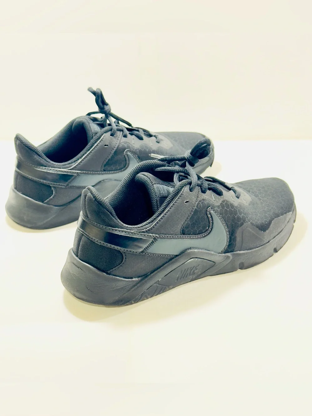 Nike Legend Essential 2 Black Men’s Sneakers Size 8 CQ9356-004